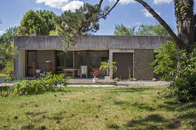 Façade sud d'un des deux logements de fonction individuel situé au sud-est du parc. © Sonia Dourlot / Région Bourgogne-Franche-Comté, Inventaire du patrimoine - 2014
