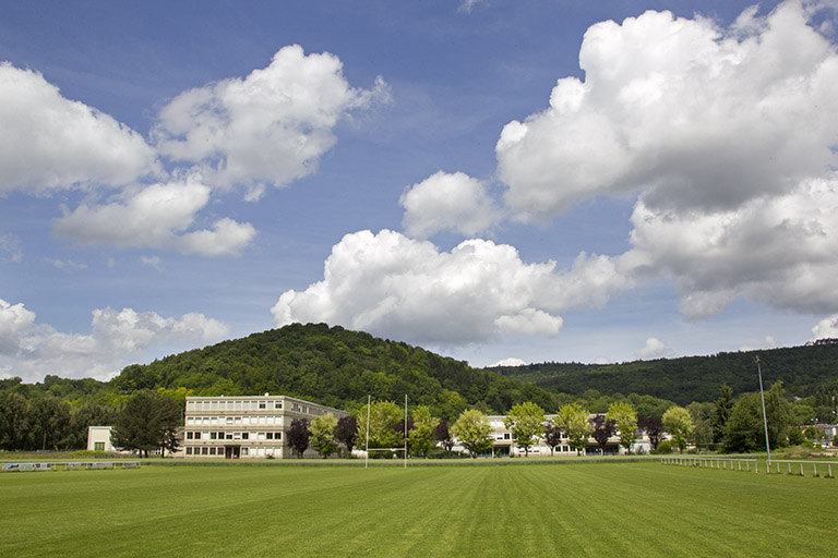 Baume-les-Dames, lycée professionnel Jouffroy d'Abbans : vue depuis le sud. © Sonia Dourlot / Région Bourgogne-Franche-Comté, Inventaire du patrimoine - 2014 Baume-les-Dames, lycée professionnel Jouffroy d'Abbans : vue depuis le sud. © Sonia Dourlot / Région Bourgogne-Franche-Comté, Inventaire du patrimoine - 2014