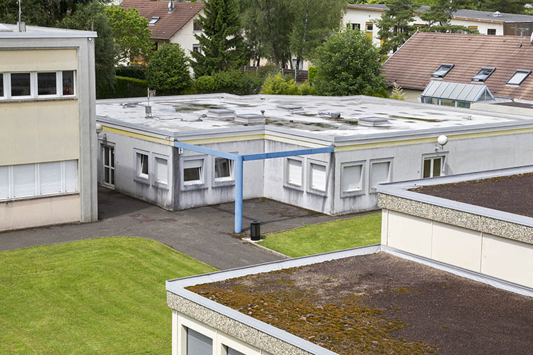 Angle sud-est du bâtiment dédié aux métiers de la construction.    © Sonia Dourlot / Région Bourgogne-Franche-Comté, Inventaire du patrimoine - 2014