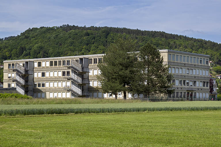 Façade postérieure ouest de l'internat et pignon sud, vus du sud. © Sonia Dourlot / Région Bourgogne-Franche-Comté, Inventaire du patrimoine - 2014