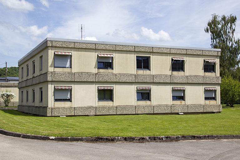 Façade sud-ouest et pignon nord-ouest des logements. © Sonia Dourlot / Région Bourgogne-Franche-Comté, Inventaire du patrimoine - 2014