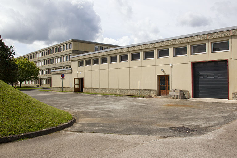 Façade est de l'atelier dédié aux métiers de la maintenance.  © Sonia Dourlot / Région Bourgogne-Franche-Comté, Inventaire du patrimoine - 2014