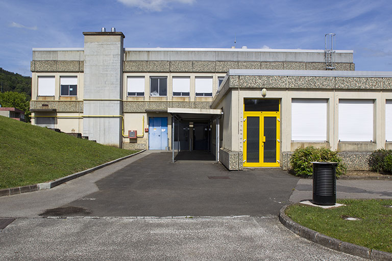 Façade ouest du bâtiment de restauration. © Sonia Dourlot / Région Bourgogne-Franche-Comté, Inventaire du patrimoine - 2014