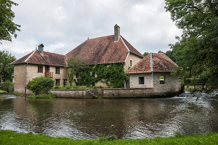 Vue d'ensemble depuis l'ouest. © Jérôme Mongreville / Région Bourgogne-Franche-Comté, Inventaire du patrimoine - 2014