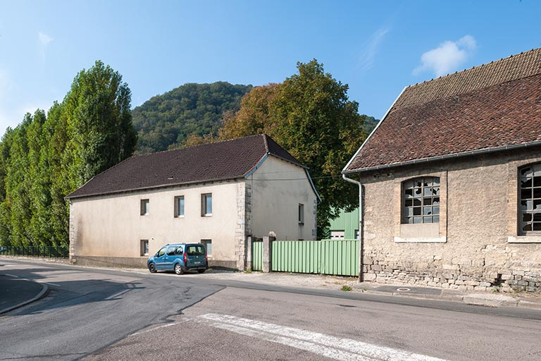 Ancienne conciergerie vue de trois quarts. © Jérôme Mongreville / Région Bourgogne-Franche-Comté, Inventaire du patrimoine - 2014
