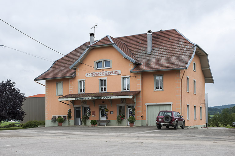 Vue de trois quarts droite. © Jérôme Mongreville / Région Bourgogne-Franche-Comté, Inventaire du patrimoine - 2014