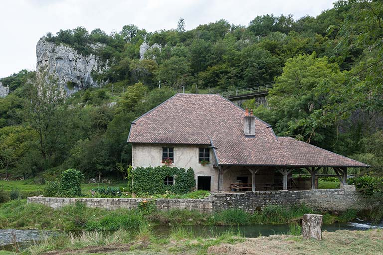 Le moulin vu depuis le sud-est. © Jérôme Mongreville / Région Bourgogne-Franche-Comté, Inventaire du patrimoine - 2014