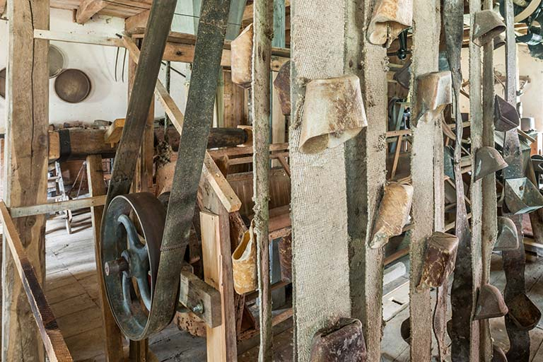 Détail des élévateurs à godets. © Jérôme Mongreville / Région Bourgogne-Franche-Comté, Inventaire du patrimoine - 2014