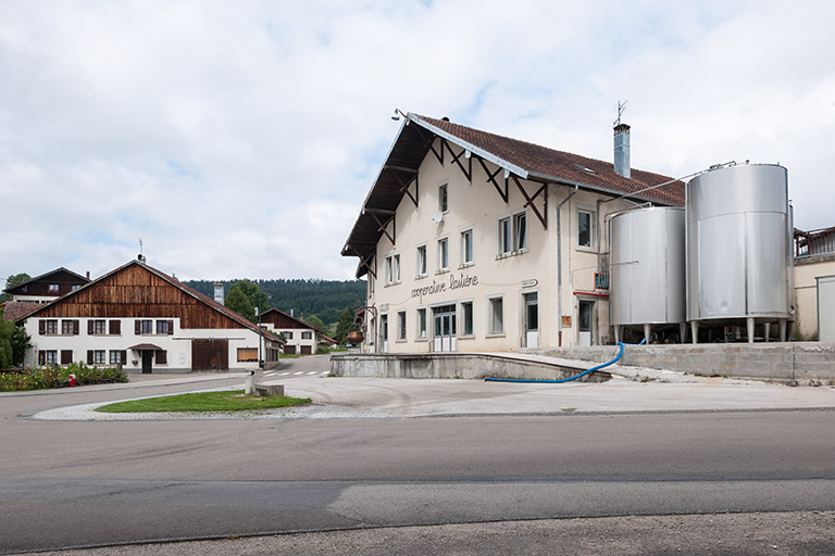 Vue rapprochée depuis l'est. © Jérôme Mongreville / Région Bourgogne-Franche-Comté, Inventaire du patrimoine - 2014