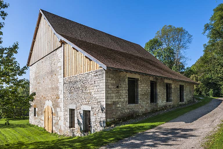 Bâtiment du haut fourneau vu de trois quarts gauche. © Jérôme Mongreville / Région Bourgogne-Franche-Comté, Inventaire du patrimoine - 2014