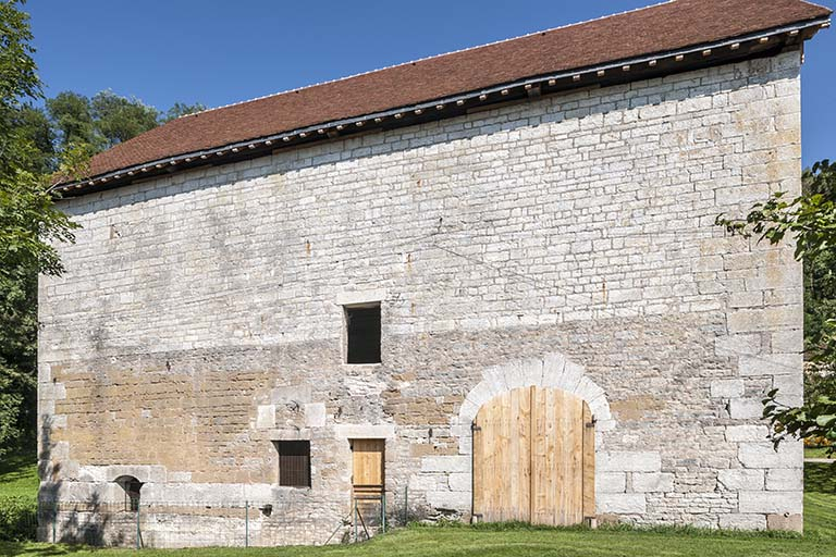 Façade sud du bâtiment du haut fourneau. © Jérôme Mongreville / Région Bourgogne-Franche-Comté, Inventaire du patrimoine - 2014
