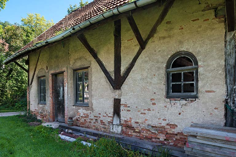 Détail de la façade ouest du magasin. © Jérôme Mongreville / Région Bourgogne-Franche-Comté, Inventaire du patrimoine - 2014