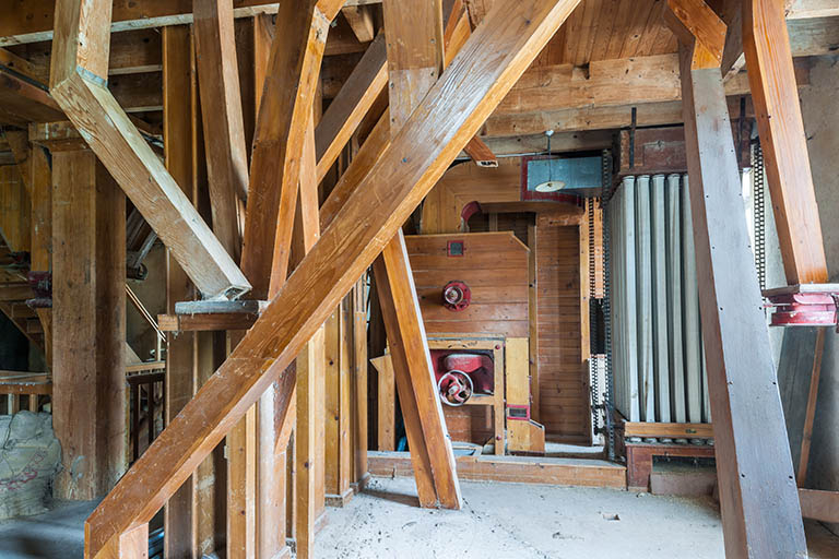 Premier étage : coffrages des chaînes à godets. © Jérôme Mongreville / Région Bourgogne-Franche-Comté, Inventaire du patrimoine - 2014