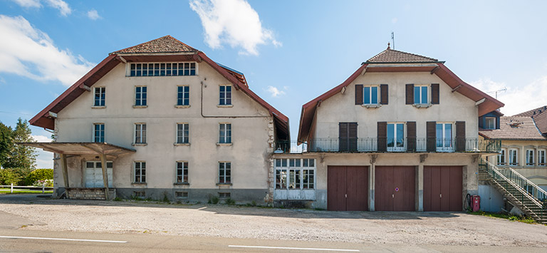 Murs-pignons nord de la minoterie et du bâtiment des garages et des logements. © Jérôme Mongreville / Région Bourgogne-Franche-Comté, Inventaire du patrimoine - 2014