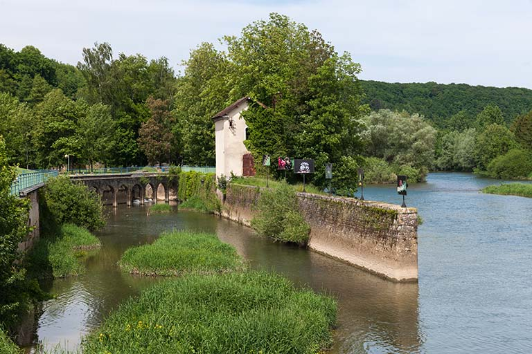 L'ancien canal de fuite et le transformateur. © Jérôme Mongreville / Région Bourgogne-Franche-Comté, Inventaire du patrimoine - 2014