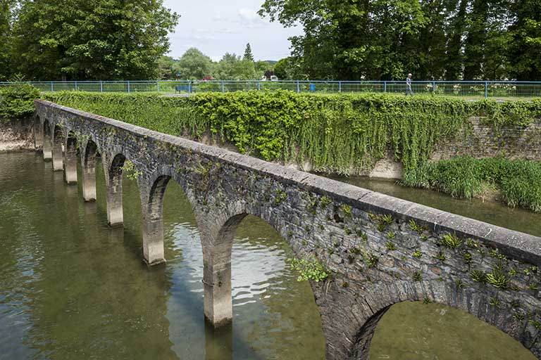 Arcades enjambant l'ancien canal de fuite. © Jérôme Mongreville / Région Bourgogne-Franche-Comté, Inventaire du patrimoine - 2014