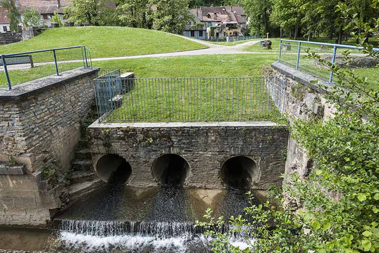 Vestiges des évacuations des turbines hydrauliques. © Jérôme Mongreville / Région Bourgogne-Franche-Comté, Inventaire du patrimoine - 2014