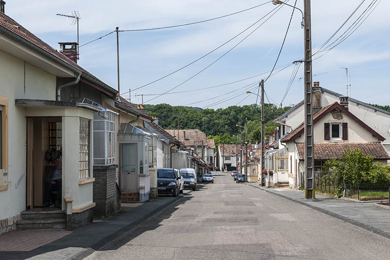 Vue depuis le haut de la rue de la 1ère Cité. © Jérôme Mongreville / Région Bourgogne-Franche-Comté, Inventaire du patrimoine - 2014