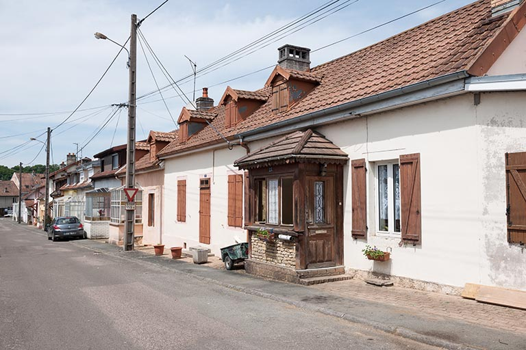 Façades sud de la rue de la 2e Cité. © Jérôme Mongreville / Région Bourgogne-Franche-Comté, Inventaire du patrimoine - 2014