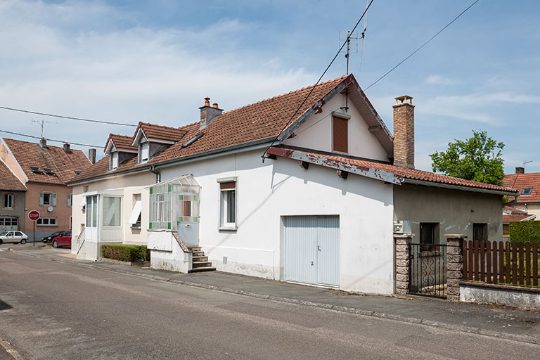 Maison jumelée à l'entrée de la rue de la 2e Cité. © Jérôme Mongreville / Région Bourgogne-Franche-Comté, Inventaire du patrimoine - 2014