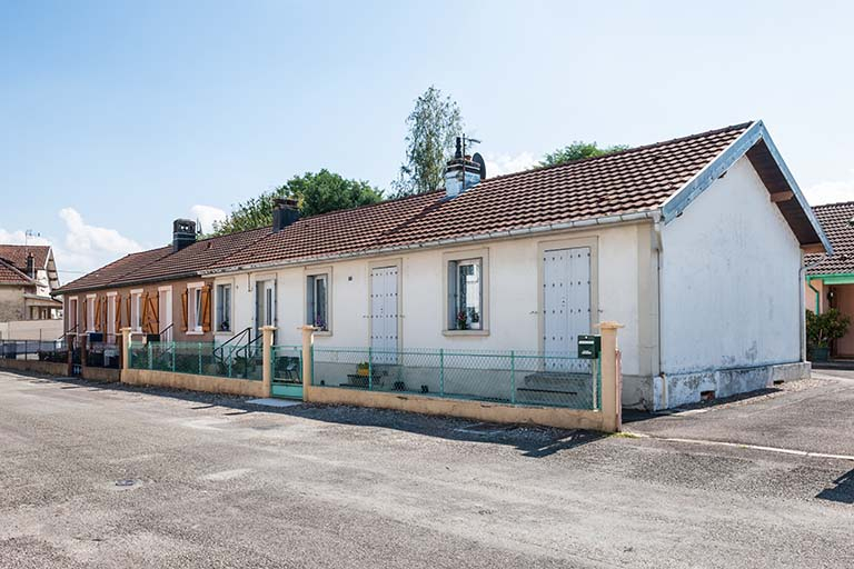 Habitation en rez-de-chaussée (4 logements). © Jérôme Mongreville / Région Bourgogne-Franche-Comté, Inventaire du patrimoine - 2014