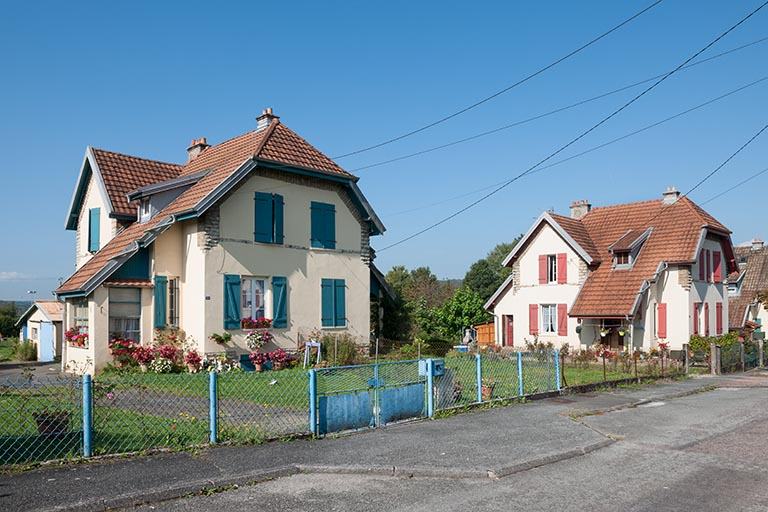 Maisons vues de trois quarts. © Jérôme Mongreville / Région Bourgogne-Franche-Comté, Inventaire du patrimoine - 2014