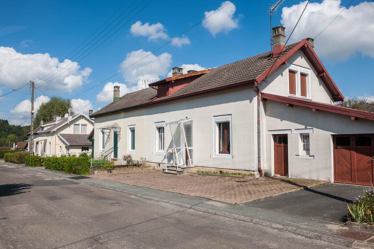 Maisons jumelées vues de trois quarts. © Jérôme Mongreville / Région Bourgogne-Franche-Comté, Inventaire du patrimoine - 2014