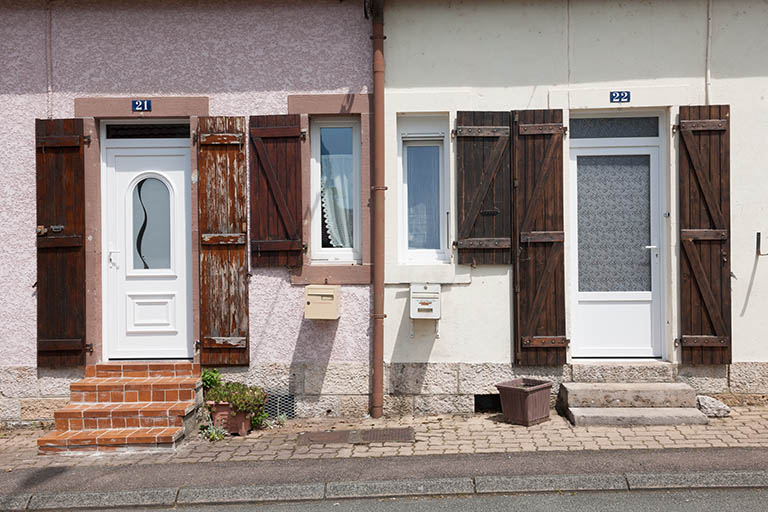 Entrées de la maison jumelée (rue de la cité Meiner). © Jérôme Mongreville / Région Bourgogne-Franche-Comté, Inventaire du patrimoine - 2014