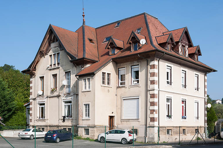 Demeure vue de trois quarts arrière. © Jérôme Mongreville / Région Bourgogne-Franche-Comté, Inventaire du patrimoine - 2014