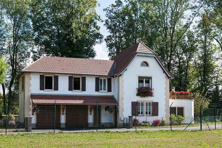 Conciergerie depuis l'ouest. © Jérôme Mongreville / Région Bourgogne-Franche-Comté, Inventaire du patrimoine - 2014