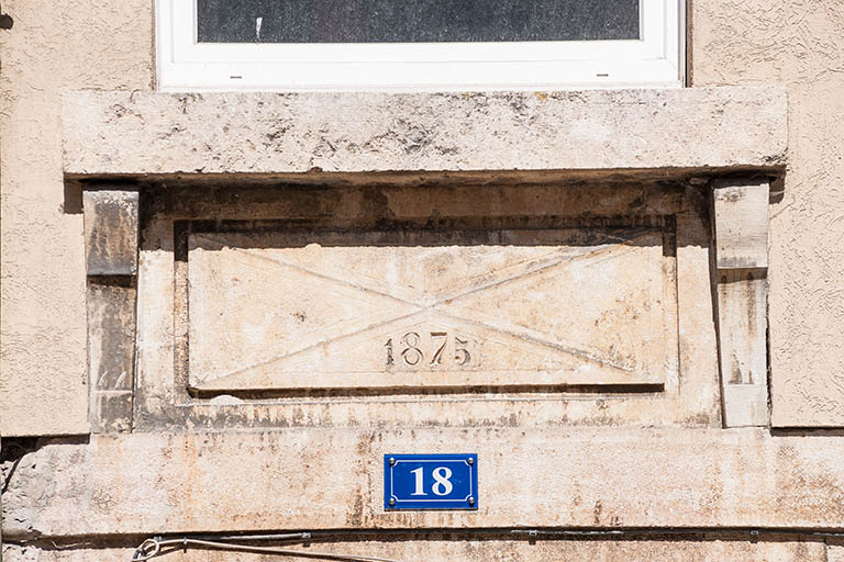 Logement occidental. Pierre d'entrée de cave. © Jérôme Mongreville / Région Bourgogne-Franche-Comté, Inventaire du patrimoine - 2014