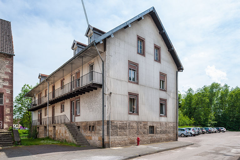 Logement oriental. Façade antérieure vue de trois quarts. © Jérôme Mongreville / Région Bourgogne-Franche-Comté, Inventaire du patrimoine - 2014