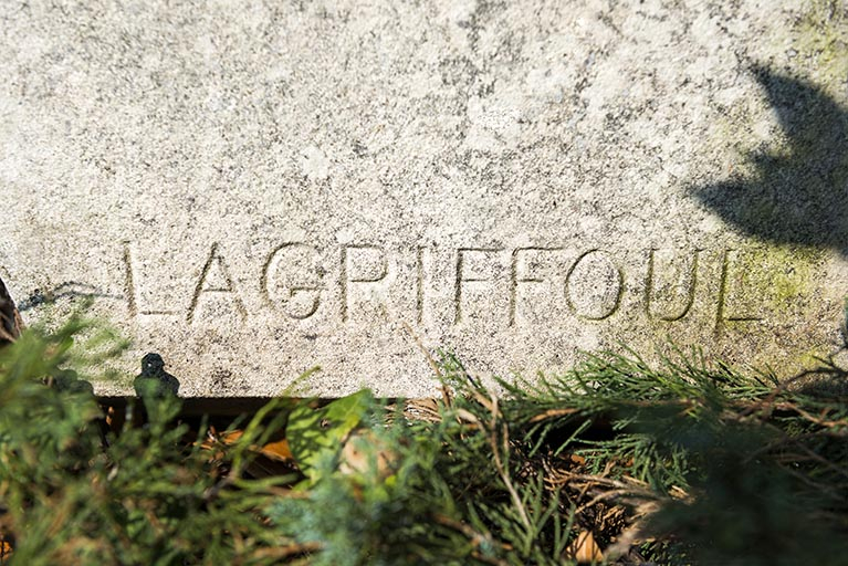 Détail : signature. © Mary Ruffinoni / Région Bourgogne-Franche-Comté, Inventaire du patrimoine - 2014