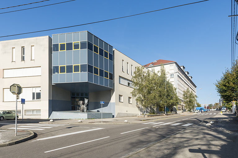 Besançon, lycée Montjoux : bâtiments le long de l'avenue du commandant Marceau. © Mary Ruffinoni / Région Bourgogne-Franche-Comté, Inventaire du patrimoine - 2014 Besançon, lycée Montjoux : bâtiments le long de l'avenue du commandant Marceau. © Mary Ruffinoni / Région Bourgogne-Franche-Comté, Inventaire du patrimoine - 2014