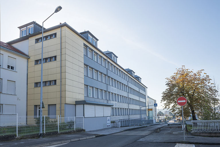 Les bâtiments le long de l'avenue Montjoux vus du nord. © Mary Ruffinoni / Région Bourgogne-Franche-Comté, Inventaire du patrimoine - 2014