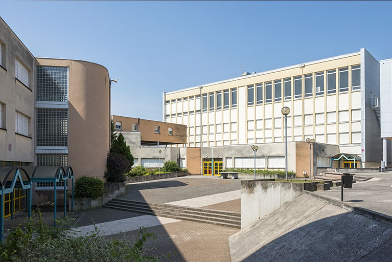 Partie sud de la cour. © Mary Ruffinoni / Région Bourgogne-Franche-Comté, Inventaire du patrimoine - 2014