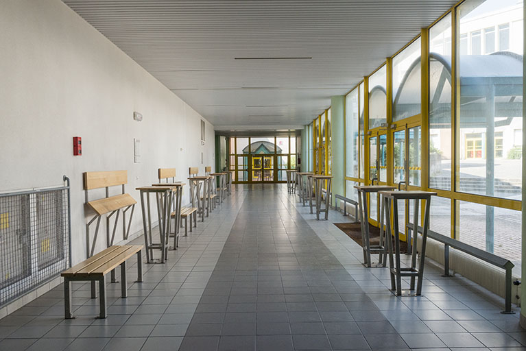 Circulation intérieure en rez-de-chaussée du bâtiment de l'angle sud-est (atelier administration). © Mary Ruffinoni / Région Bourgogne-Franche-Comté, Inventaire du patrimoine - 2014