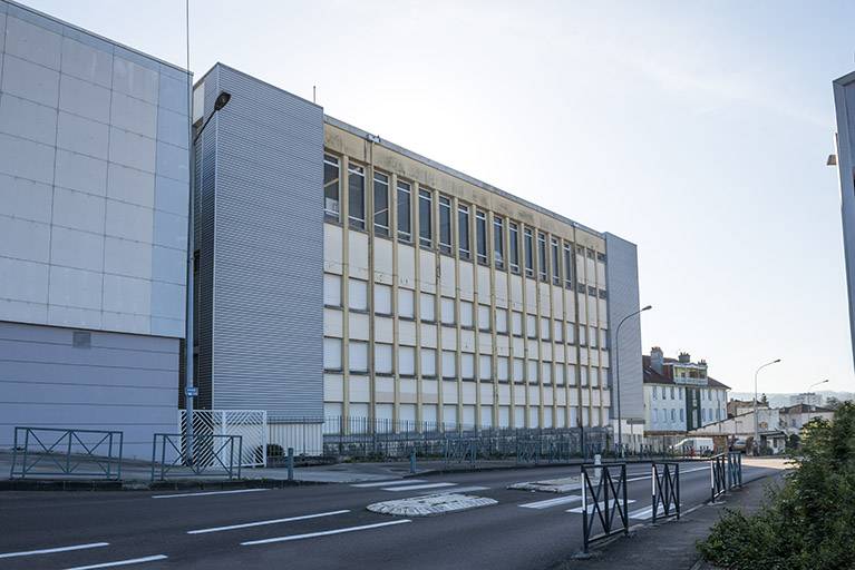 Façade du gymnase et des ateliers avenue Montjoux. © Mary Ruffinoni / Région Bourgogne-Franche-Comté, Inventaire du patrimoine - 2014