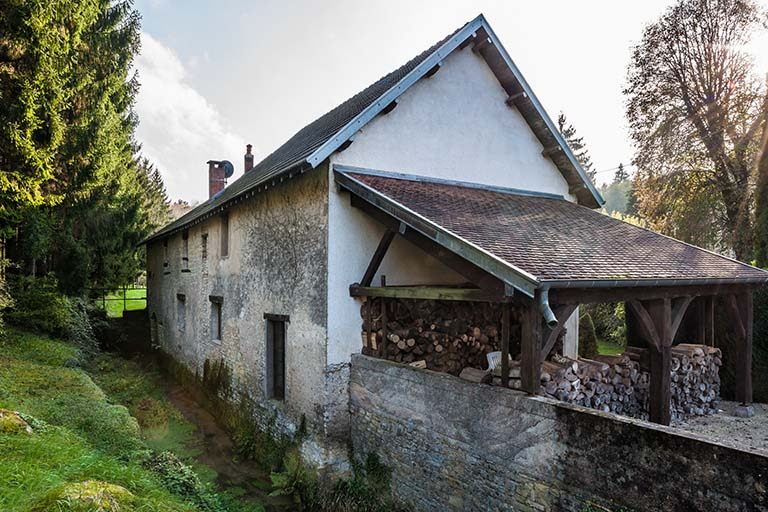 Atelier de la forge, vu de trois quarts arrière. © Jérôme Mongreville / Région Bourgogne-Franche-Comté, Inventaire du patrimoine - 2014