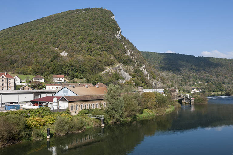 Vue d'ensemble depuis le pont en 2014. © Jérôme Mongreville / Région Bourgogne-Franche-Comté, Inventaire du patrimoine - 2014