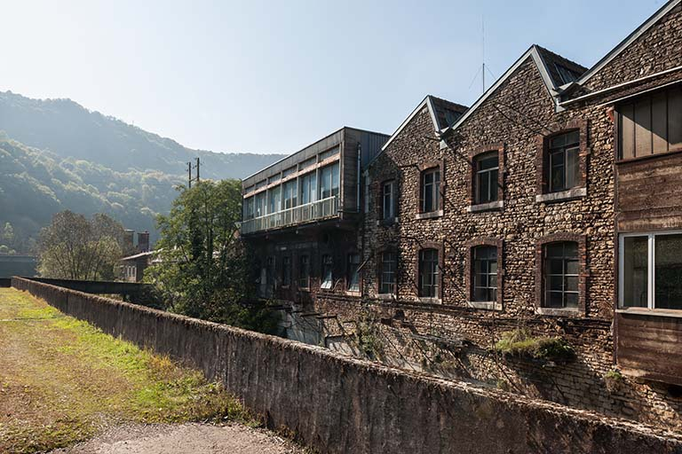 Façade des ateliers depuis la passerelle du canal. © Jérôme Mongreville / Région Bourgogne-Franche-Comté, Inventaire du patrimoine - 2014