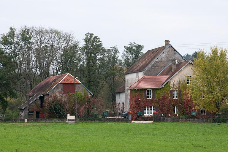 Vue d'ensemble depuis le sud-ouest. © Jérôme Mongreville / Région Bourgogne-Franche-Comté, Inventaire du patrimoine - 2014