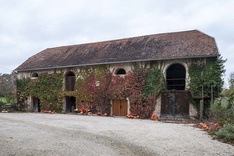 Façade est du bâtiment à fonction agricole. © Jérôme Mongreville / Région Bourgogne-Franche-Comté, Inventaire du patrimoine - 2014
