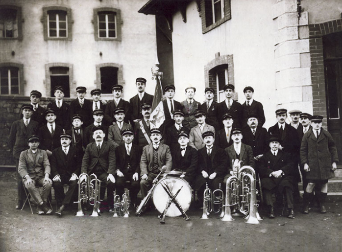 Fanfare de l'usine Bost Frères, photogr., s.d. [début 20e siècle]. © Jérôme  Mongreville (reproduction) / Région Bourgogne-Franche-Comté, Inventaire du patrimoine - 2014
