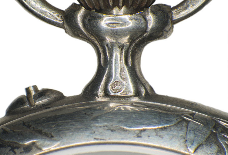 Poinçon au cygne. © Sonia Dourlot / Région Bourgogne-Franche-Comté, Inventaire du patrimoine - 2014