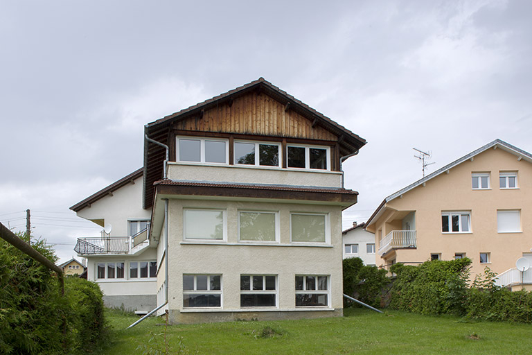 Maison et atelier de Jean Morel (au n° 2) : façade latérale gauche de l'atelier. © Sonia Dourlot / Région Bourgogne-Franche-Comté, Inventaire du patrimoine - 2014