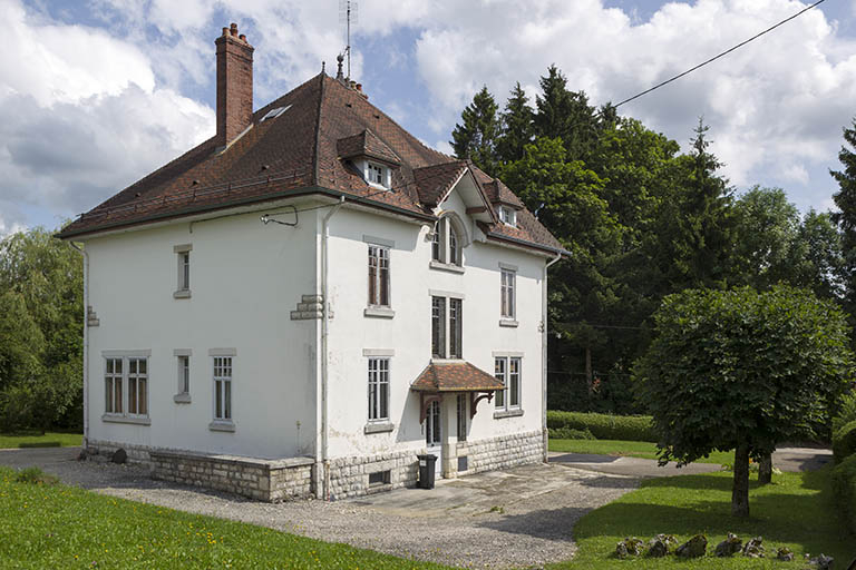 Façades postérieure et latérale gauche. © Sonia Dourlot / Région Bourgogne-Franche-Comté, Inventaire du patrimoine - 2014