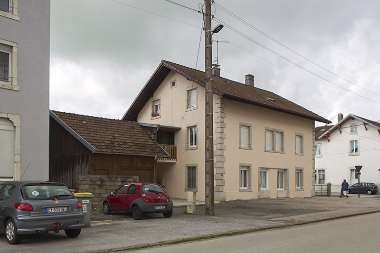 Vue d'ensemble, depuis le nord-ouest. © Sonia Dourlot / Région Bourgogne-Franche-Comté, Inventaire du patrimoine - 2014 Vue d'ensemble, depuis le nord-ouest. © Sonia Dourlot / Région Bourgogne-Franche-Comté, Inventaire du patrimoine - 2014