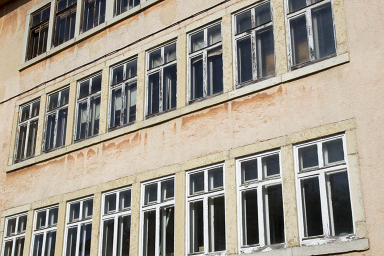 Usine, façade antérieure : fenêtres multiples. © Sonia Dourlot / Région Bourgogne-Franche-Comté, Inventaire du patrimoine - 2014