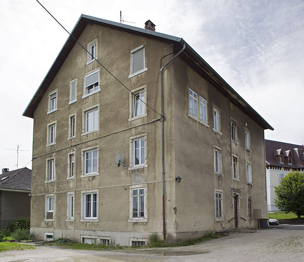 Façades postérieure et latérale gauche. © Sonia Dourlot / Région Bourgogne-Franche-Comté, Inventaire du patrimoine - 2014 Façades postérieure et latérale gauche. © Sonia Dourlot / Région Bourgogne-Franche-Comté, Inventaire du patrimoine - 2014